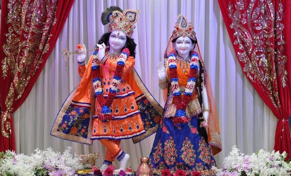 Janmashtami Draws Great Multitude of Devotees to Radha Krishna Temple